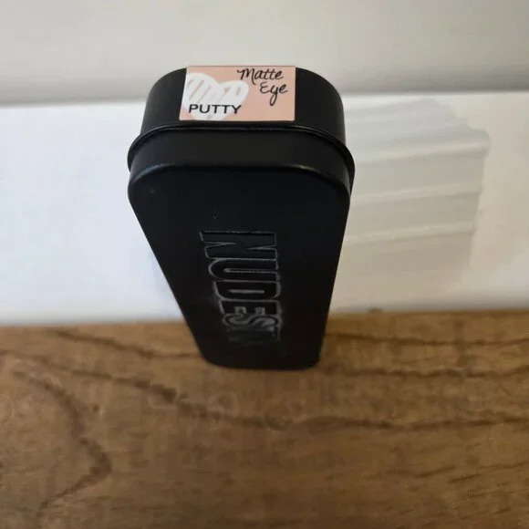 Nudestix Magnetic Matte Creamy Eye Color in Putty .New in Tin with Sharpener. - Picture 6 of 8